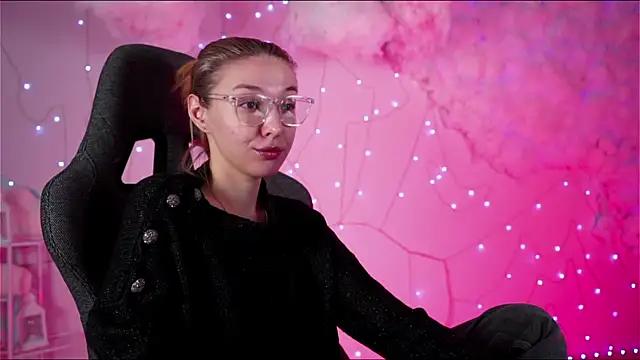 Snapshot of PhilippaAdamas chatting on 03-08-25, 02:01 PhilippaAdamas online show from 03-08-25, 02:01