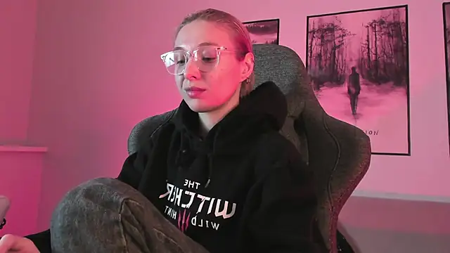 Snapshot of PhilippaAdamas chatting on 03-01-25, 05:42 PhilippaAdamas online show from 03-01-25, 05:42