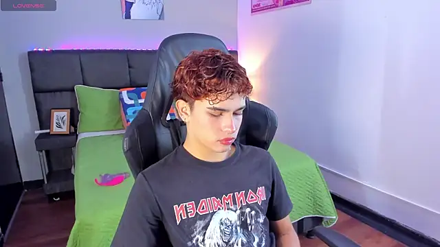 Aiiden 15 online show from 12-22-25, 01:00