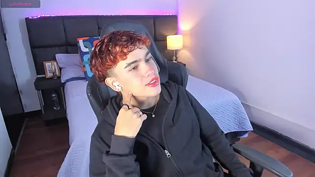 Aiiden 15 online show from 11-18-25, 12:41