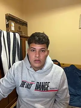 Snapshot of kjccuboy2000 chatting on 02-06-25, 10:32 kjccuboy2000 online show from 02-06-25, 10:32