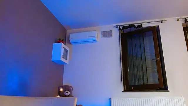 Snapshot of LittleMia_95 chatting on 03-18-25, 05:55 LittleMia 95 online show from 03-18-25, 05:55