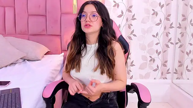 Snapshot of ArianaFranco chatting on 09-22-25, 05:19 ArianaFranco online show from 09-22-25, 05:19