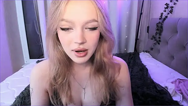 Snapshot of MiaRanki chatting on 06-12-26, 11:35 MiaRanki online show from 06-12-26, 11:35