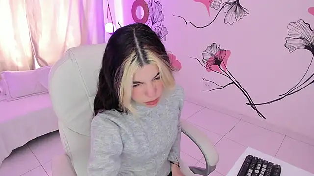 Snapshot of Isabela_Fiorelli chatting on 10-05-25, 01:24 Isabela Fiorelli online show from 10-05-25, 01:24