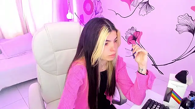 Isabela Fiorelli online show from 11-11-25, 01:28