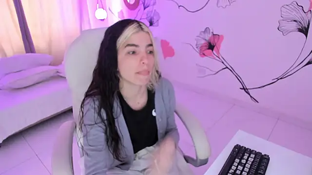 Snapshot of Isabela_Fiorelli chatting on 09-15-25, 01:33 Isabela Fiorelli online show from 09-15-25, 01:33