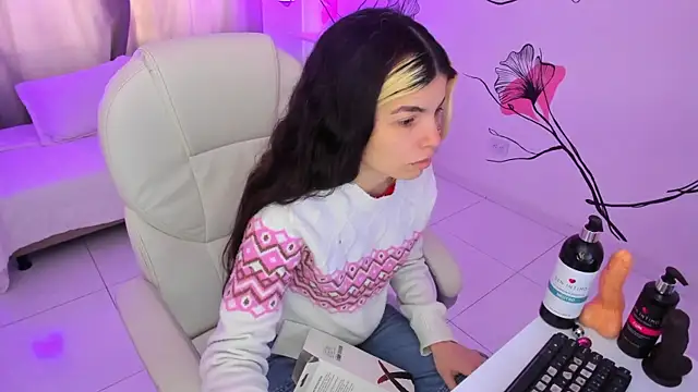 Isabela Fiorelli online show from 12-01-25, 01:12