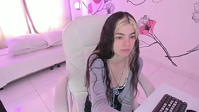 Snapshot of Isabela_Fiorelli chatting on 09-16-25, 01:45 Isabela Fiorelli online show from 09-16-25, 01:45