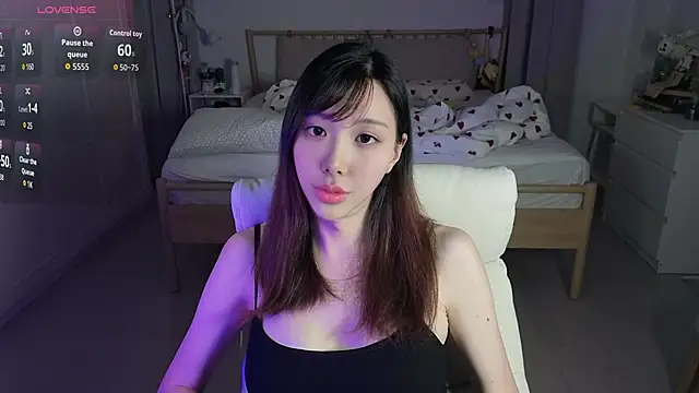 Snapshot of joycemilka chatting on 06-11-26, 12:24 joycemilka online show from 06-11-26, 12:24