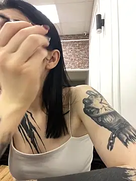 MaeveMoon online show from 10-30-25, 04:11