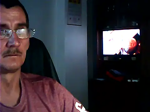 Snapshot of igracek30 chatting on 06-18-26, 03:28 igracek30 online show from 06-18-26, 03:28