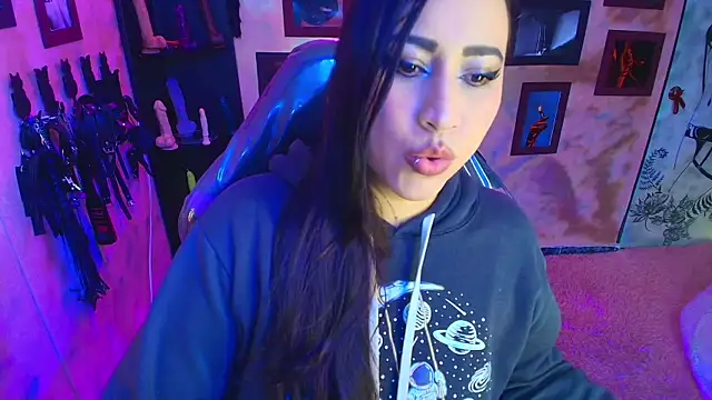 cherryy bombshelll online show from 01-07-26, 05:18