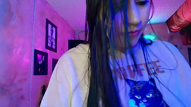 Snapshot of cherryy_bombshelll chatting on 09-23-25, 06:48 cherryy bombshelll online show from 09-23-25, 06:48
