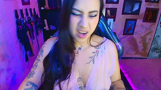 cherryy bombshelll online show from 11-11-25, 05:41