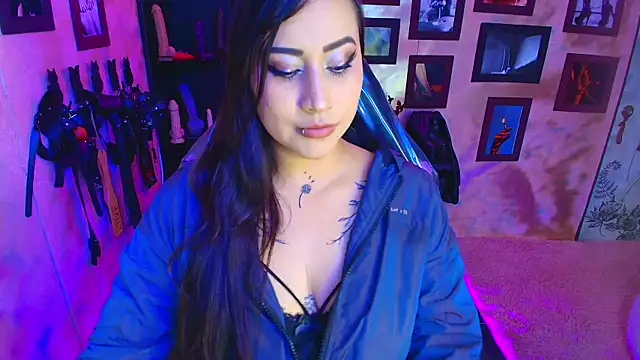 Snapshot of cherryy_bombshelll chatting on 02-07-26, 06:27 cherryy bombshelll online show from 02-07-26, 06:27