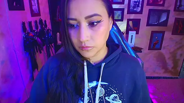Snapshot of cherryy_bombshelll chatting on 10-07-25, 03:35 cherryy bombshelll online show from 10-07-25, 03:35