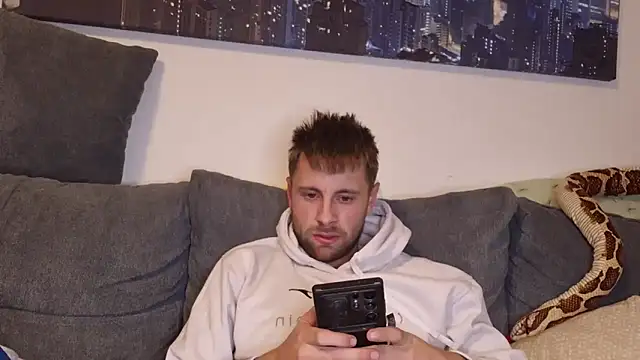 ademandjulia online show from 11-07-25, 04:55