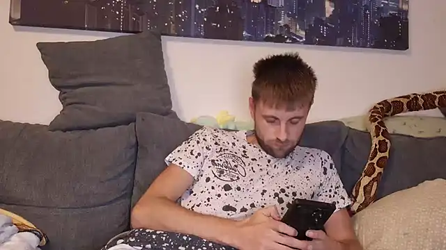 ademandjulia online show from 11-06-25, 05:39