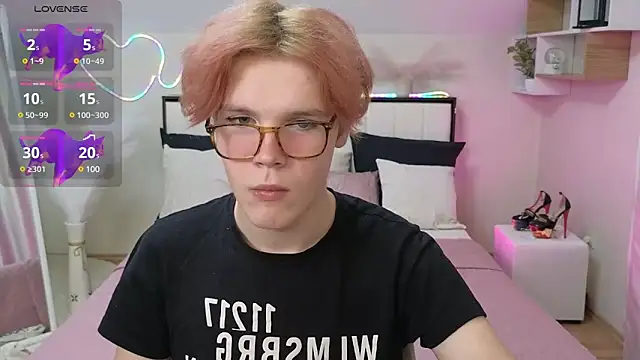 LouiseCoke online show from 02-12-25, 09:33