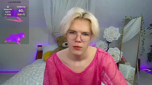 LouiseCoke online show from 03-20-25, 05:04