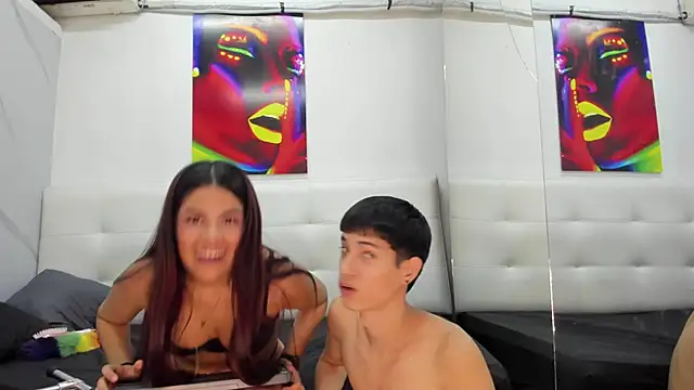 Snapshot of EsperanzaAndJey chatting on 02-25-25, 11:15 EsperanzaAndJey online show from 02-25-25, 11:15