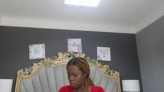 Snapshot of LindaBird chatting on 03-16-25, 11:27 LindaBird online show from 03-16-25, 11:27