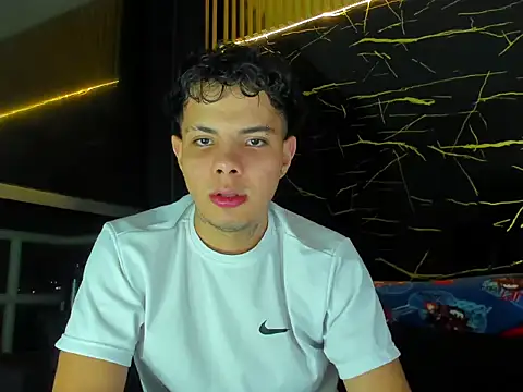Snapshot of Alessandro_1610 chatting on 07-16-26, 04:42 Alessandro 1610 online show from 07-16-26, 04:42