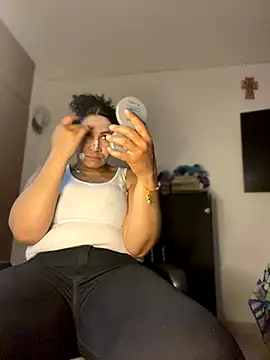 Carola-Ross online show from 11-18-25, 05:38