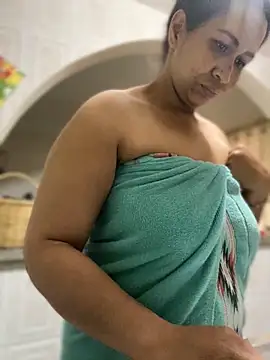 Carola-Ross online show from 11-17-25, 05:28