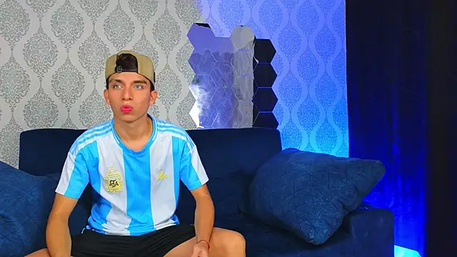 Snapshot of Angel_boyy2 chatting on 02-18-25, 07:30 Angel boyy2 online show from 02-18-25, 07:30