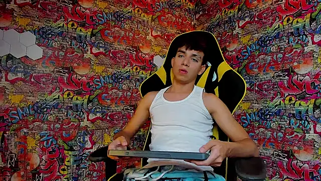 Snapshot of Angel_boyy2 chatting on 02-09-25, 01:00 Angel boyy2 online show from 02-09-25, 01:00