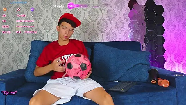 Snapshot of Angel_boyy2 chatting on 02-07-25, 01:53 Angel boyy2 online show from 02-07-25, 01:53