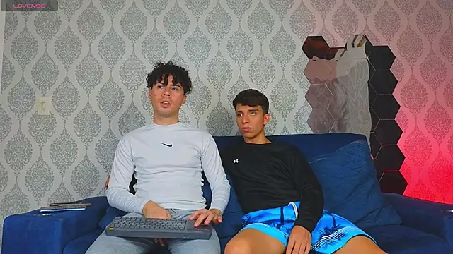 Snapshot of Angel_boyy2 chatting on 03-02-25, 07:52 Angel boyy2 online show from 03-02-25, 07:52