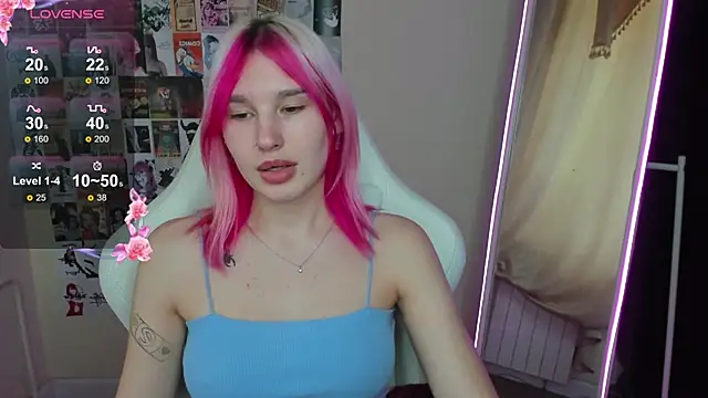 Snapshot of EvelinaLuu chatting on 11-23-25, 05:50 EvelinaLuu online show from 11-23-25, 05:50