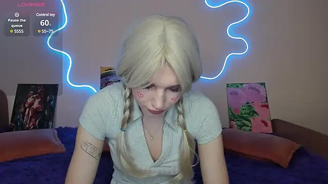 Snapshot of EvelinaLuu chatting on 02-28-25, 01:05 EvelinaLuu online show from 02-28-25, 01:05