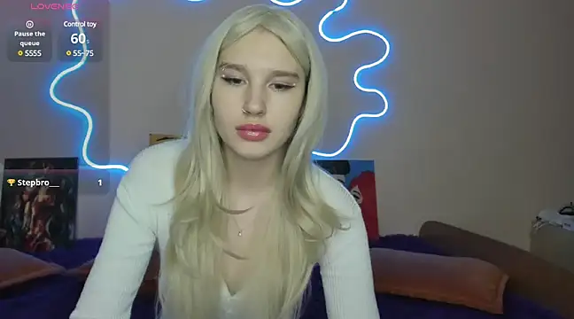 Snapshot of EvelinaLuu chatting on 03-07-25, 01:20 EvelinaLuu online show from 03-07-25, 01:20