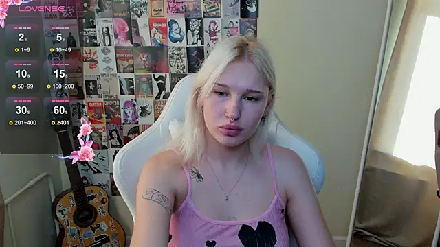 EvelinaLuu online show from 06-09-26, 01:17