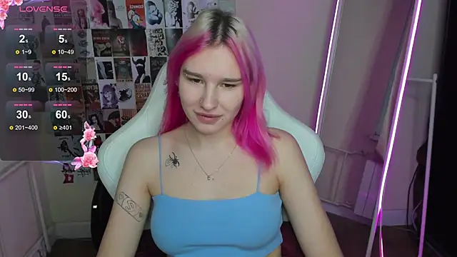 Snapshot of EvelinaLuu chatting on 12-03-25, 02:34 EvelinaLuu online show from 12-03-25, 02:34