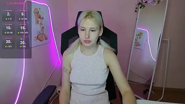 EvelinaLuu online show from 06-07-26, 12:38