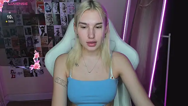 Snapshot of EvelinaLuu chatting on 11-08-25, 01:31 EvelinaLuu online show from 11-08-25, 01:31