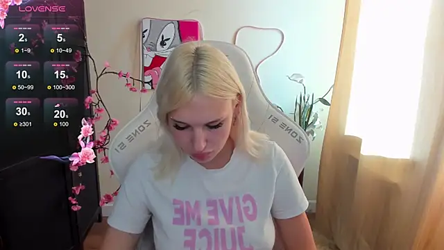 EvelinaLuu online show from 07-25-26, 01:13