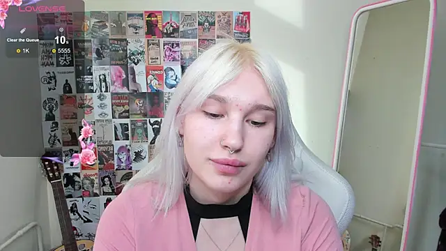 EvelinaLuu online show from 04-10-26, 02:40