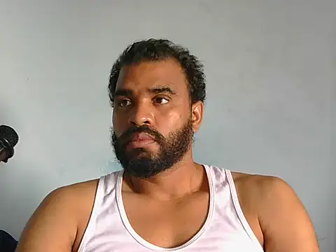 Snapshot of YOX22 chatting on 05-08-26, 01:48 YOX22 online show from 05-08-26, 01:48