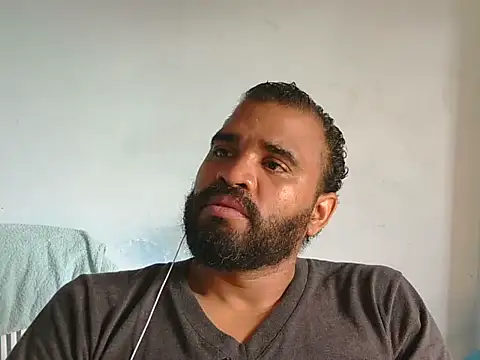 Snapshot of YOX22 chatting on 05-11-26, 01:45 YOX22 online show from 05-11-26, 01:45