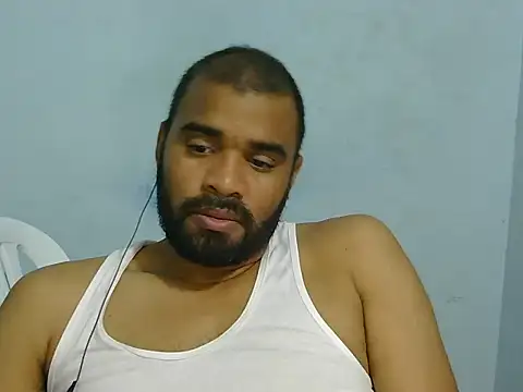 Snapshot of YOX22 chatting on 06-11-26, 11:24 YOX22 online show from 06-11-26, 11:24