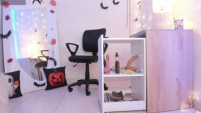 Emylyjonhs online show from 10-24-25, 07:57