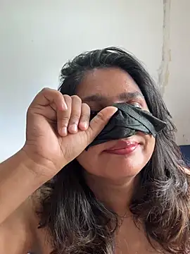 Snapshot of xxxsrilankagirl chatting on 06-19-26, 10:21 xxxsrilankagirl online show from 06-19-26, 10:21