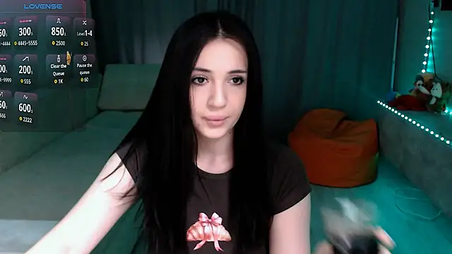 Lea Atreides online show from 11-19-25, 05:07