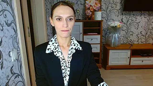 Snapshot of Lady_Sunshine_ chatting on 10-06-25, 05:41 Lady Sunshine online show from 10-06-25, 05:41